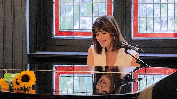 1500 COUPS DE POUCE - À la rencontre de Céline Aviani, bouleversante chanteuse gersoise